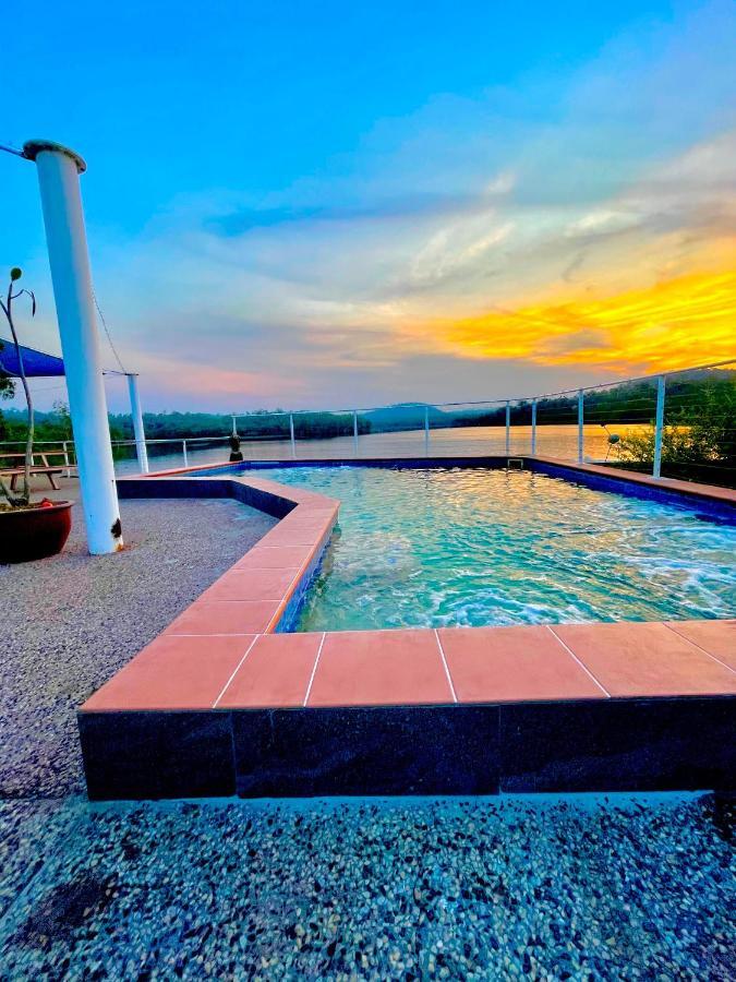De Lago Resort On Lake Bennett Buitenkant foto